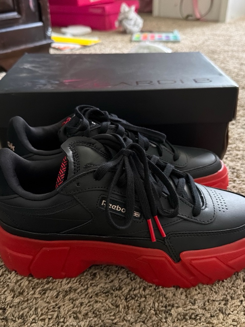 Reebok  Black and Red Classic Low-Top Sneakers